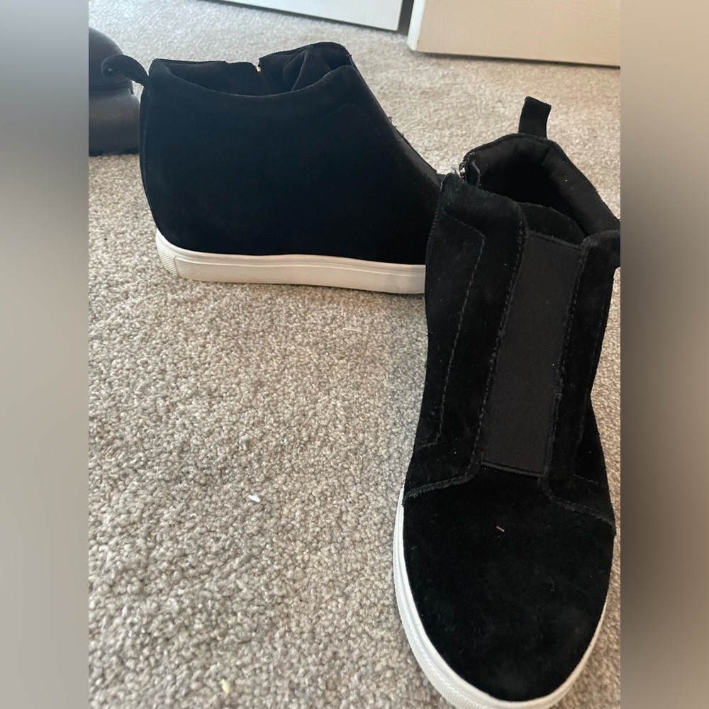 Black shoes